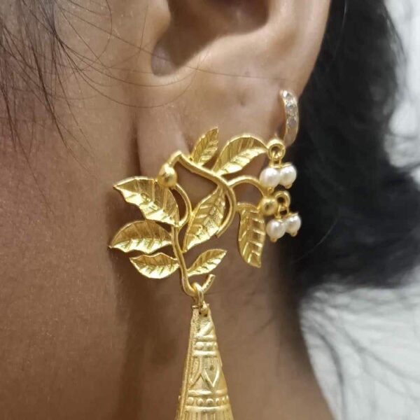 Leafy Top Long Flute Jhoomer Earrings