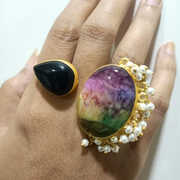 Black Rainbow Pearl Fringe Jogan Bi-Finger Ring Body