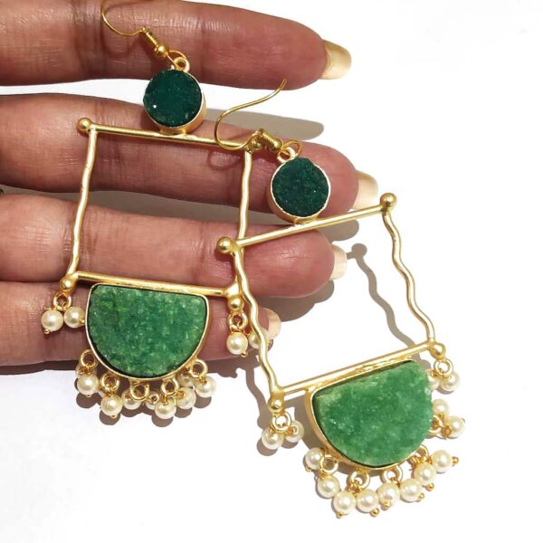 Green Drusy Golden Frame Fashion Earring with Pearl Fringe in Hand