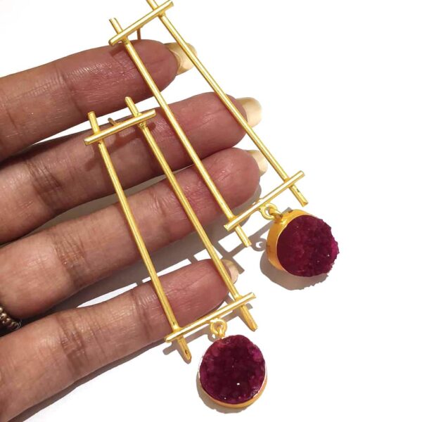 Minimal Fashion Earrings Red Druzy Hanging with Gold Plating on Hands