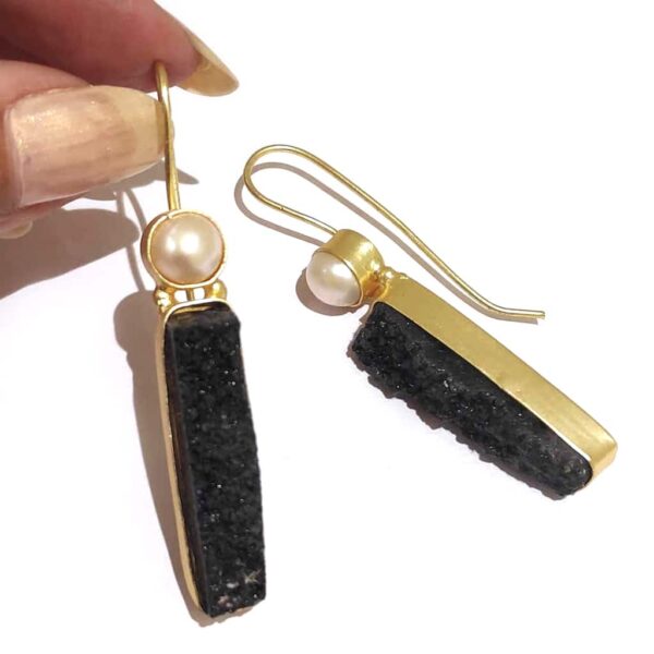 Black Druzy Golden Fashion Hook Earrings with Pearl Top in Side