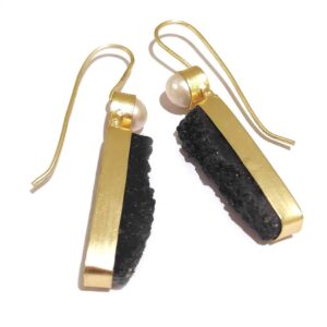 Black Druzy Golden Fashion Hook Earrings with Pearl Top in Side1